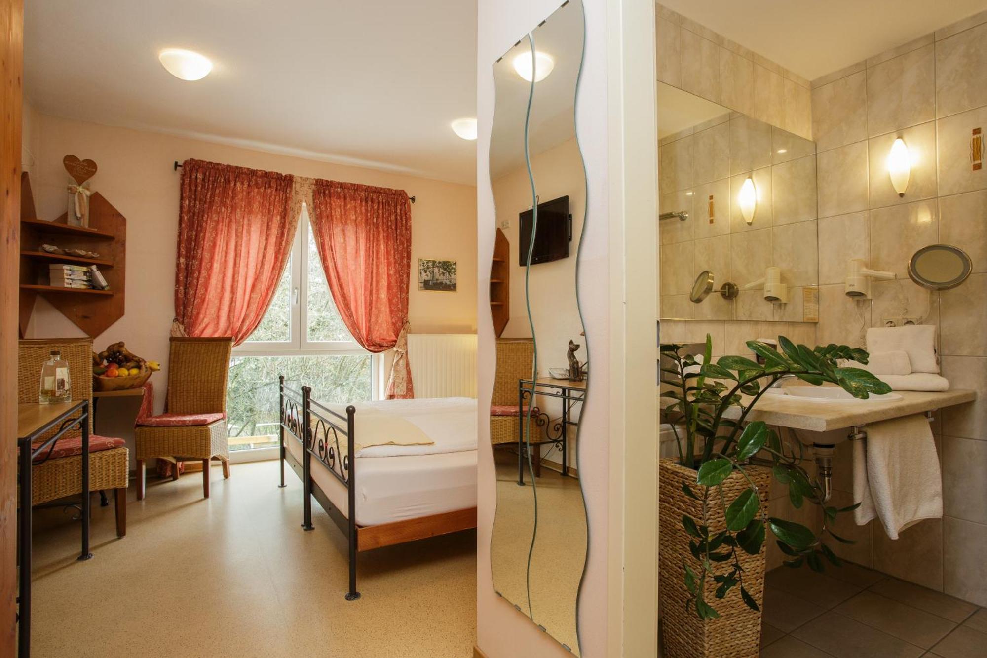 Mediterran Hotel Juwel Karlstein am Main المظهر الخارجي الصورة